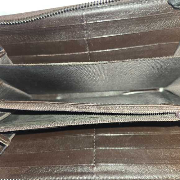 Gucci Black Embossed Wallet - Picture 8 of 11